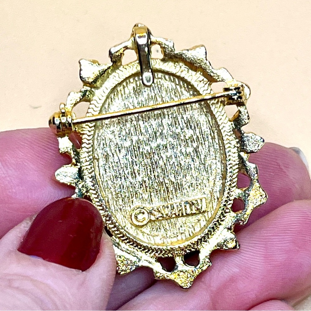 Sarah Coventry Mona Lisa Brooch Gold Tone Pearls Vintage Victorian Revival - Picture 5 of 5